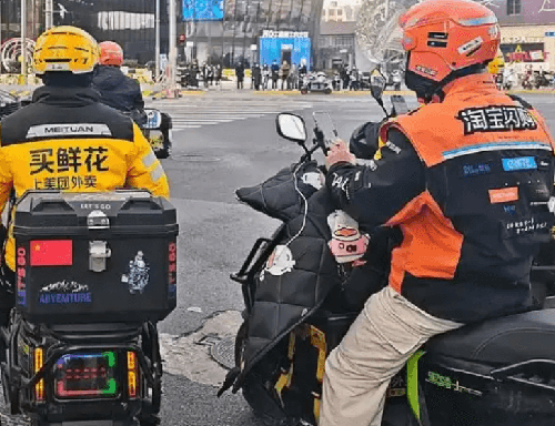 这一年的外卖大战：烧光800亿，到底谁笑到最后？